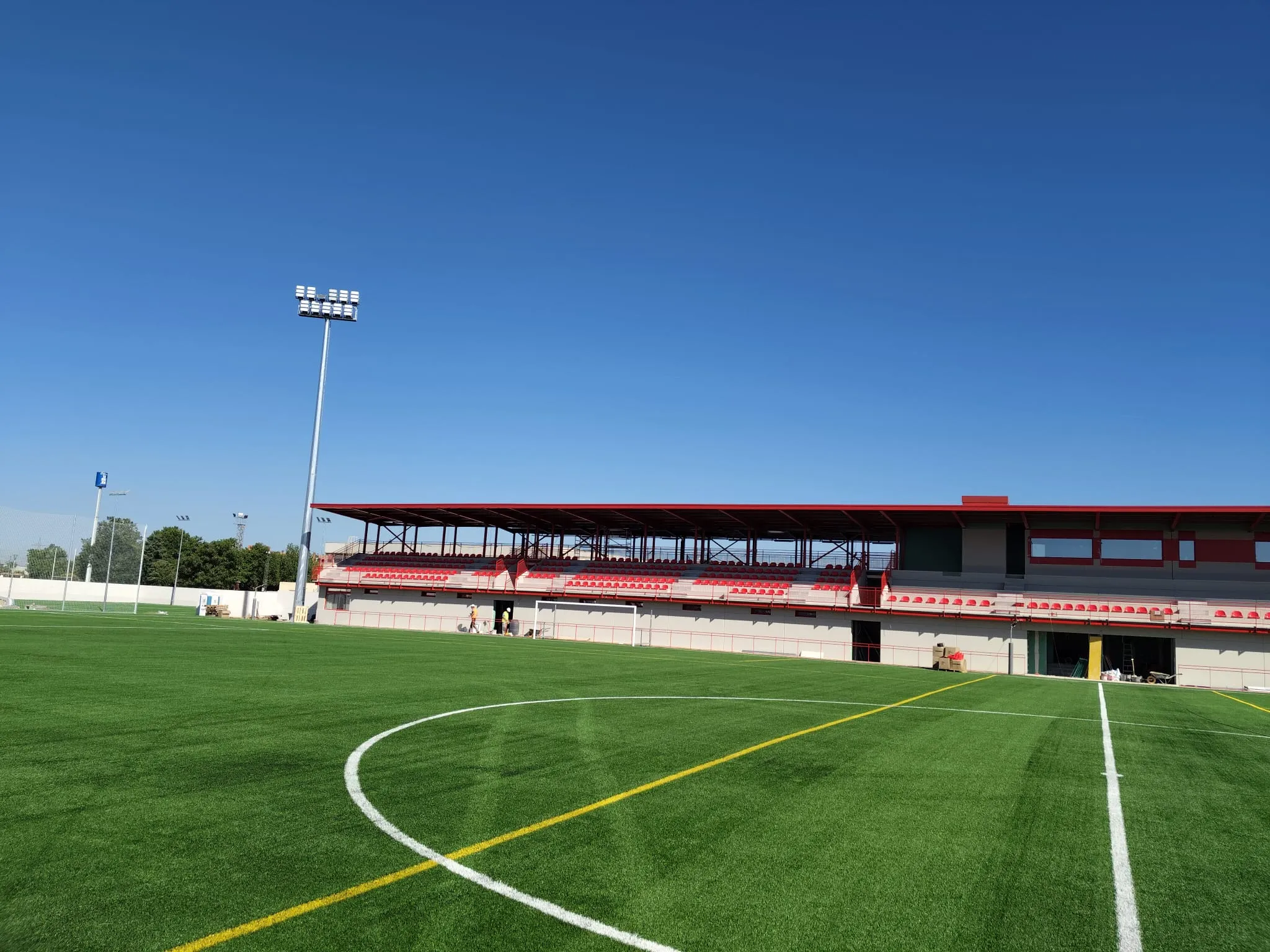 Estadio con graderío instalado por AIDAMAR INNOVA